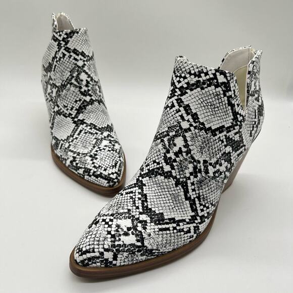 Mysoft Boots Womens‎ 7.5 Black White Slip on Cutout Mid Heel Booties NEW - Picture 1 of 9